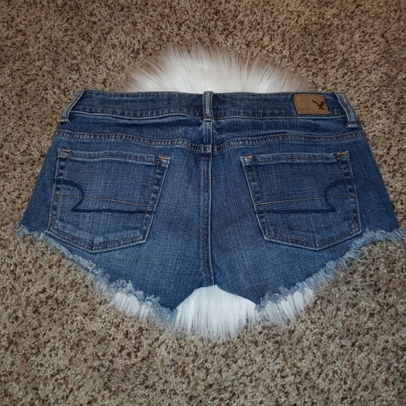 Rose Embroidered Frayed Hem Shorts - Picture 5 of 5